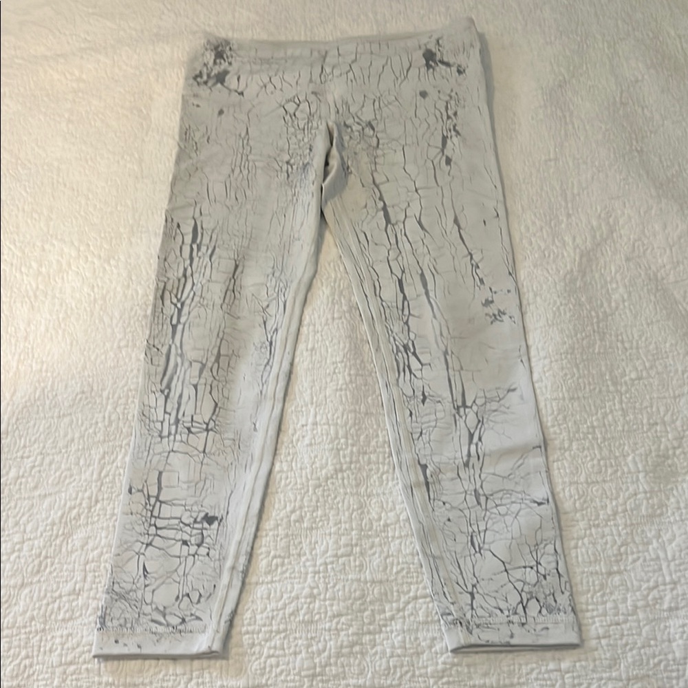 Vimmia Black and White “Cracked Marble” Leggings. 7/8 length. Slim Fit.